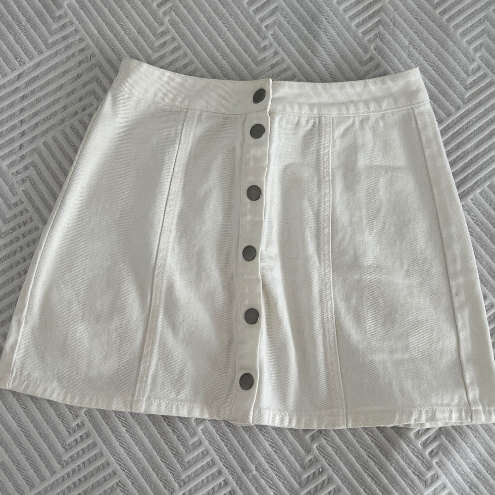 NEW BRANDY MELVILLE skirt size 28 white